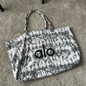 Alo tote bag